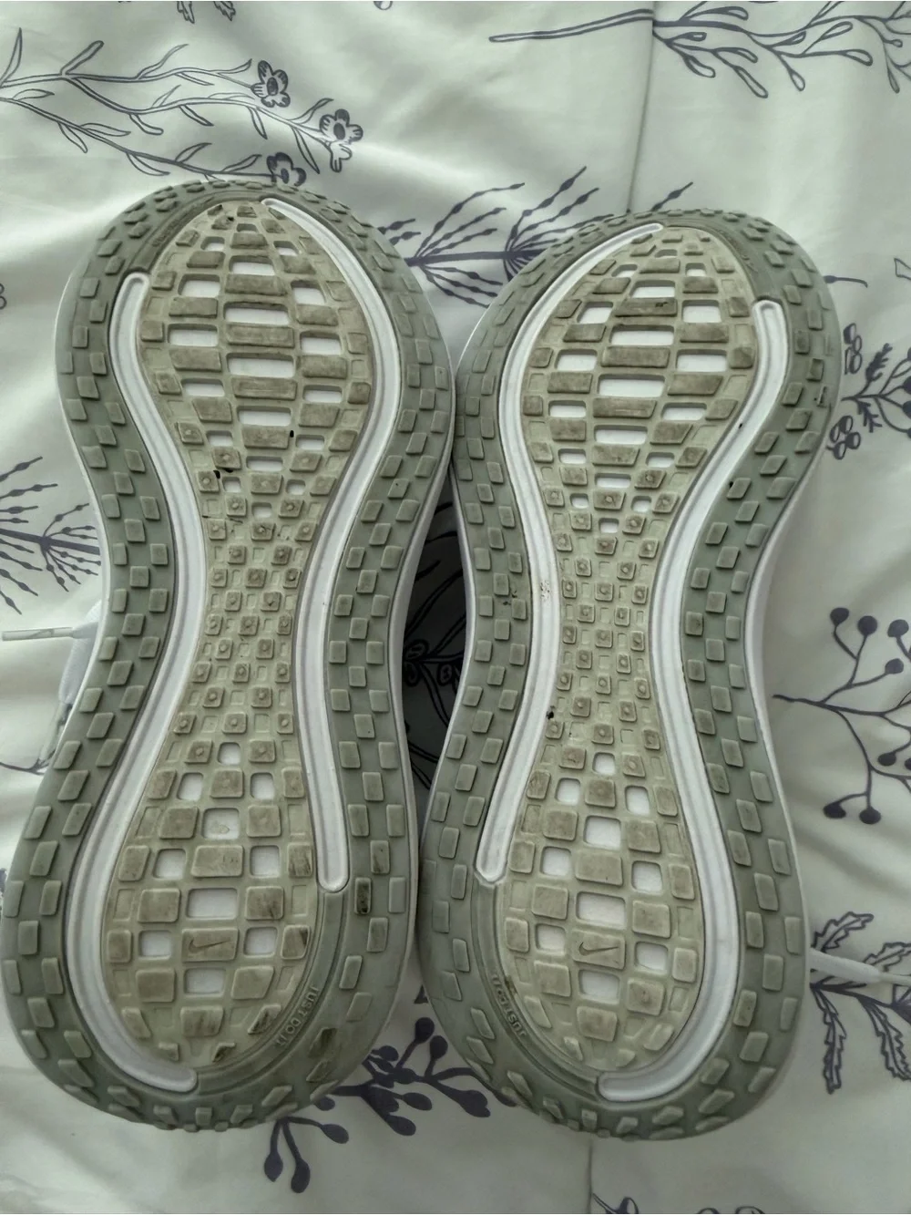 Nike vomero plus shoes